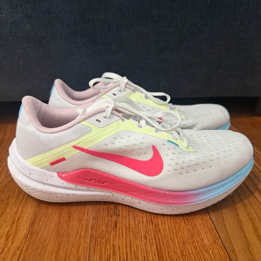 Women’s Nike Winflo 10 Running Sneakers Size 7.5